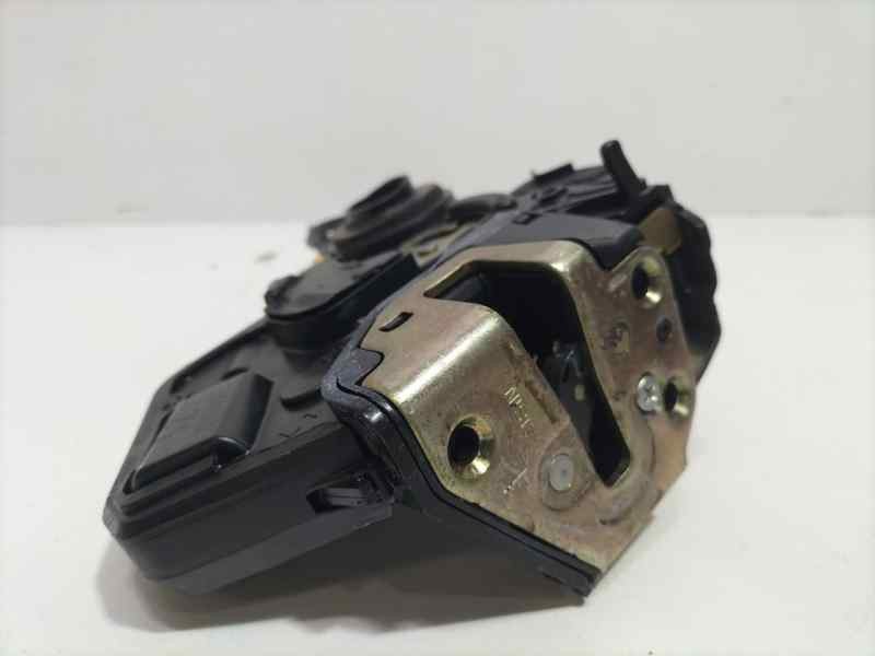 Recambio de cerradura puerta trasera izquierda para toyota corolla (e12) 2.0 d-4d linea sol berlina referencia OEM IAM 690601235