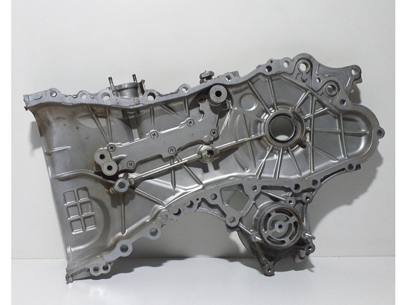 Recambio de tapa distribucion para toyota auris hybrid active referencia OEM IAM 2ZRFXE 67402 
