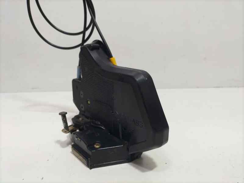 Recambio de cerradura puerta trasera izquierda para toyota corolla (e12) 2.0 d-4d linea sol berlina referencia OEM IAM 690601235