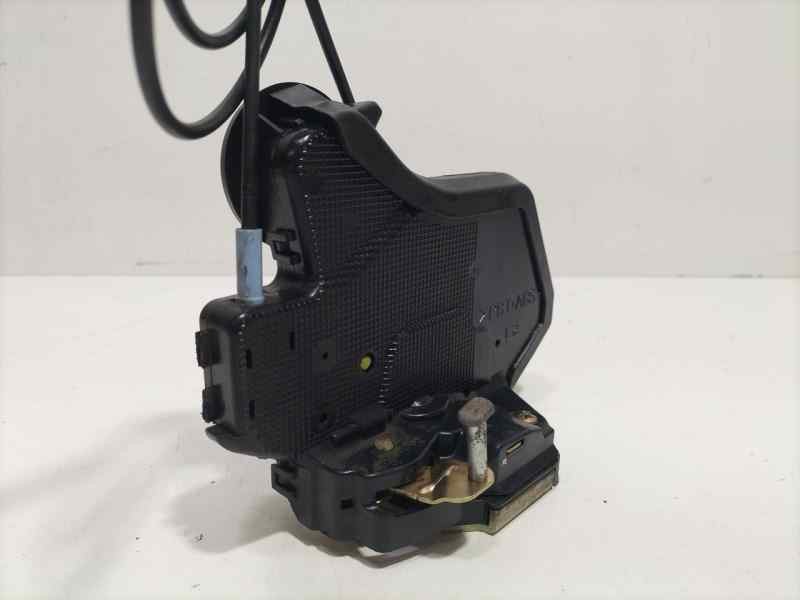 Recambio de cerradura puerta trasera izquierda para toyota corolla (e12) 2.0 d-4d linea sol berlina referencia OEM IAM 690601235