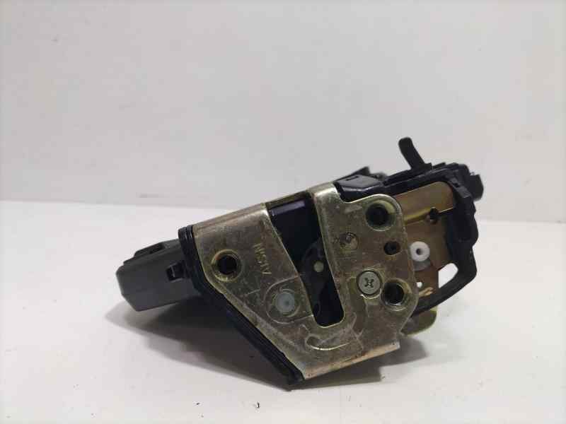 Recambio de cerradura puerta trasera izquierda para toyota corolla (e12) 2.0 d-4d linea sol berlina referencia OEM IAM 690601235