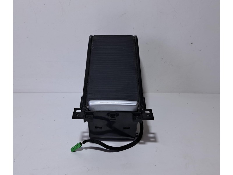 Recambio de guantera para volvo xc60 2.4 diesel cat referencia OEM IAM 30791467 77014 