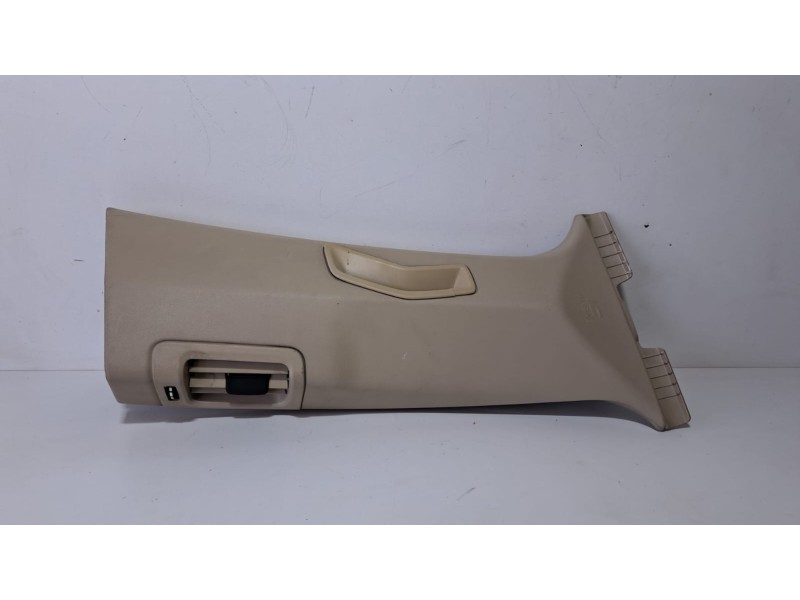 Recambio de molduras traseras para volvo xc60 2.4 diesel cat referencia OEM IAM 6841930 77017 