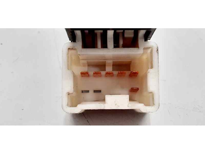 Recambio de mando elevalunas trasero izquierdo para nissan x-trail (t30) comfort plus referencia OEM IAM YD22ETI 43806 