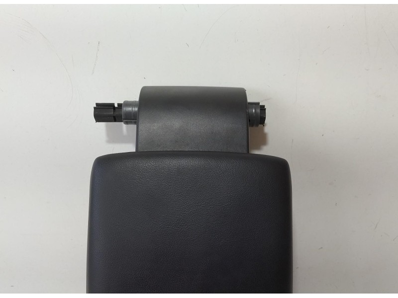 Recambio de apoyabrazos central para volvo xc60 2.4 diesel cat referencia OEM IAM D5244T14 77028 