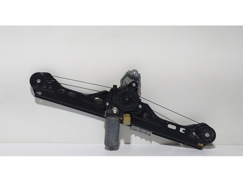 Recambio de elevalunas trasero izquierdo para mercedes-benz clase c (w203) berlina 2.2 cdi cat referencia OEM IAM 0130822008 674