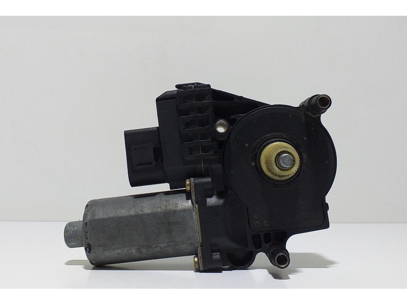 Recambio de motor elevalunas trasero derecho para audi a6 avant (4b5) 1.9 tdi referencia OEM IAM 0130821785 56804 