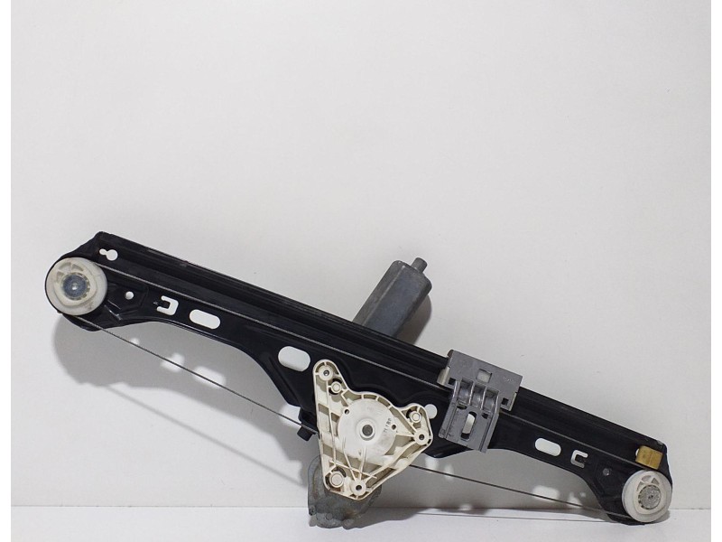 Recambio de elevalunas trasero izquierdo para mercedes-benz clase c (w203) berlina 2.2 cdi cat referencia OEM IAM 0130822008 674