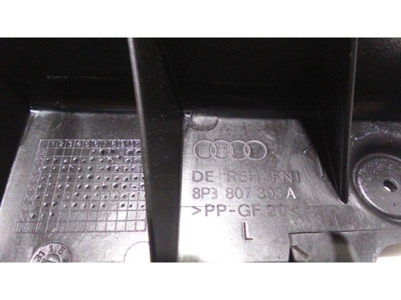 Recambio de molduras traseras para audi a3 (8p) 3.2 ambition quattro referencia OEM IAM 8P3807393A 48617 