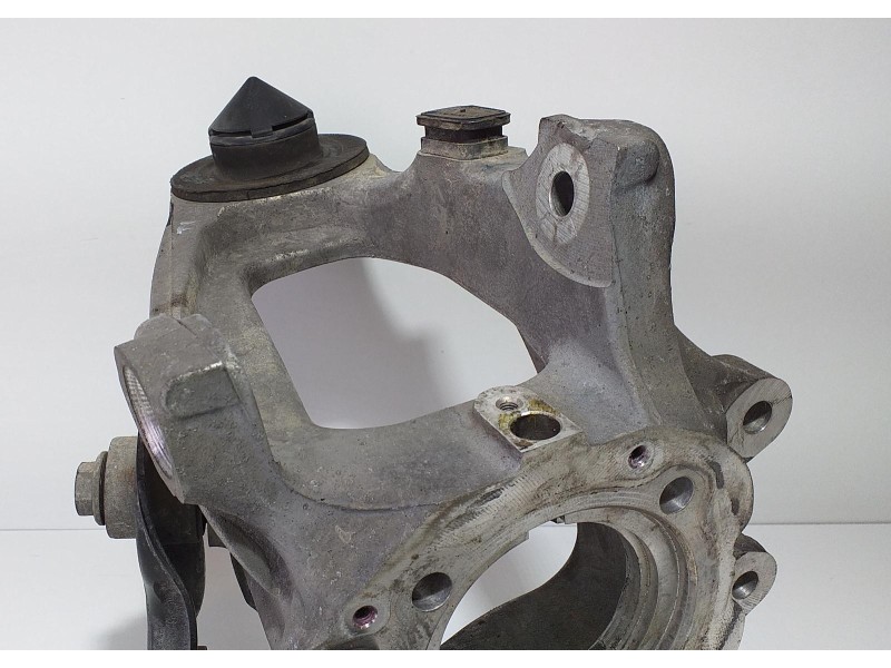 Recambio de mangueta trasera izquierda para bmw x5 (e70) xdrive40d referencia OEM IAM 6770983 74208 R