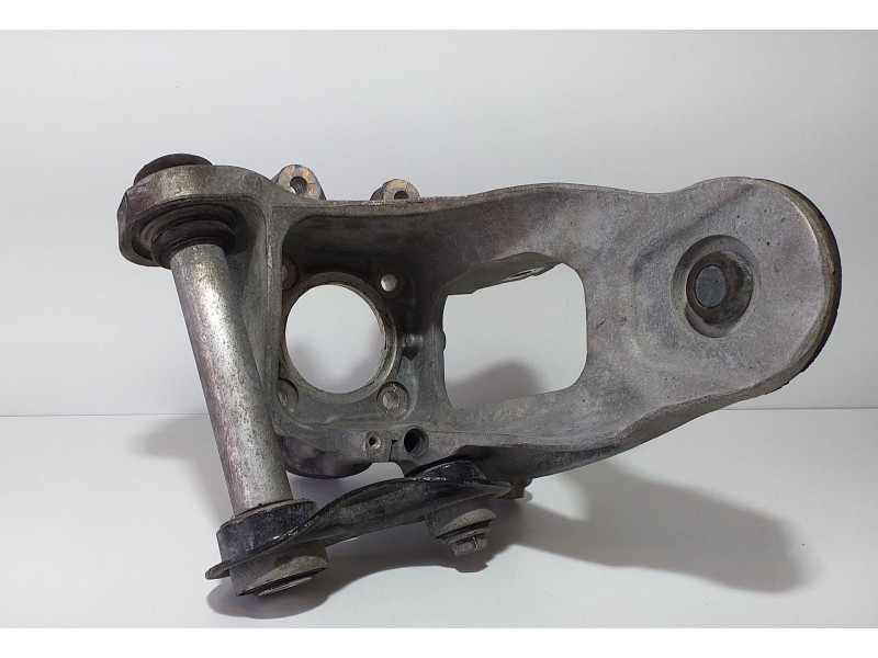 Recambio de mangueta trasera izquierda para bmw x5 (e70) xdrive40d referencia OEM IAM 6770983 74208 R