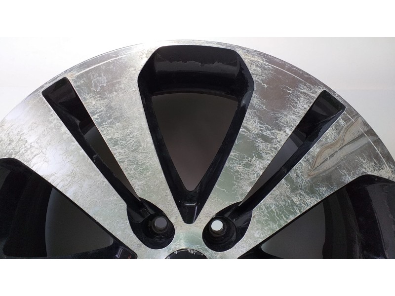 Recambio de llanta para kia sportage concept 4x2 referencia OEM IAM 529103U300 74227 R