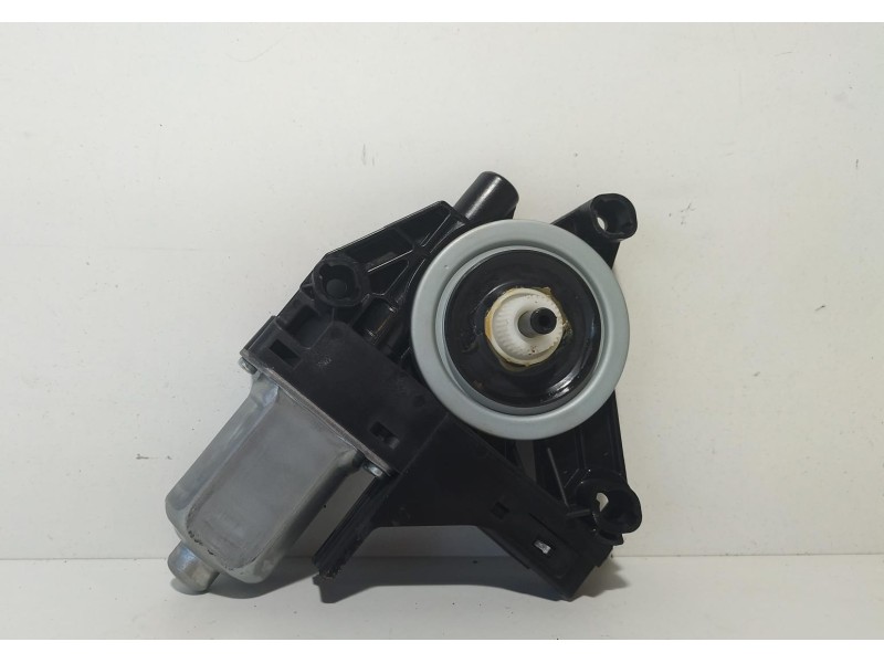 Recambio de motor elevalunas trasero izquierdo para volvo xc60 2.4 diesel cat referencia OEM IAM 966265101 77051 