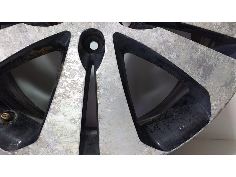 Recambio de llanta para kia sportage concept 4x2 referencia OEM IAM 529103U350 74228 R