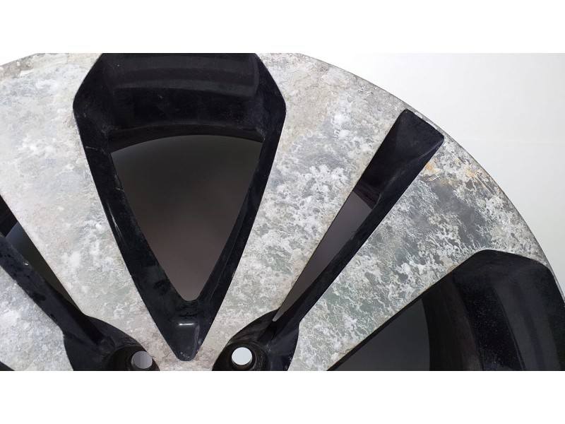 Recambio de llanta para kia sportage concept 4x2 referencia OEM IAM 529103U350 74228 R