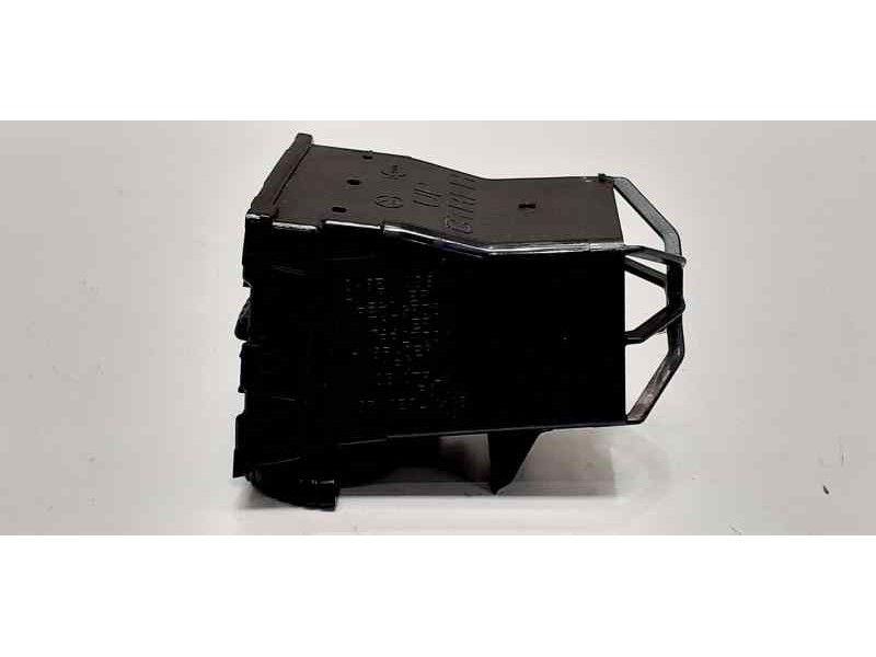 Recambio de salpicadero para nissan x-trail (t30) comfort plus referencia OEM IAM 68751EQ000 43823 