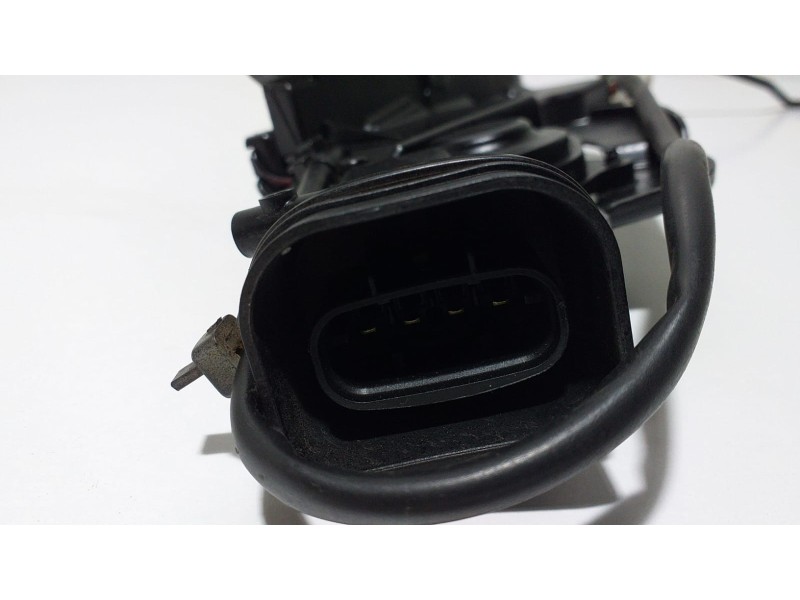 Recambio de cerradura puerta delantera derecha para suzuki grand vitara 5 puertas sq (ft) 2.0 td referencia OEM IAM 8220165D1100 Recambio de cerradura puerta delantera derecha para suzuki grand vitara 5 puertas sq (ft) 2.0 td referencia OEM IAM 8220165D1100