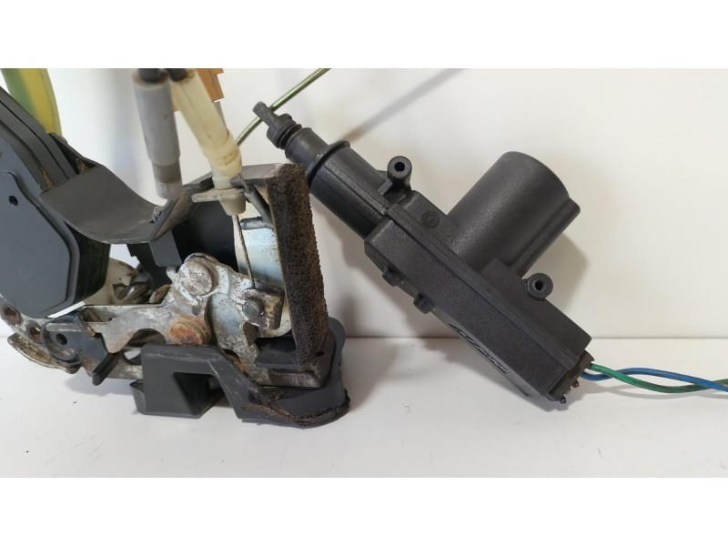 Recambio de cerradura puerta trasera derecha para toyota land cruiser (j10) 4.2 24v turbodiesel cat referencia OEM IAM HDJ100 77