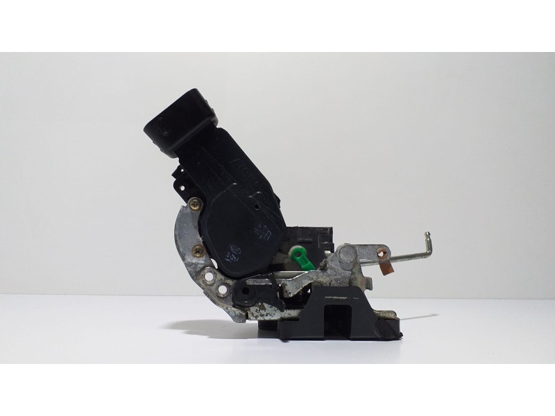 Recambio de cerradura puerta trasera derecha para suzuki grand vitara 5 puertas sq (ft) 2.0 td referencia OEM IAM 8230165D11000  Recambio de cerradura puerta trasera derecha para suzuki grand vitara 5 puertas sq (ft) 2.0 td referencia OEM IAM 8230165D11000