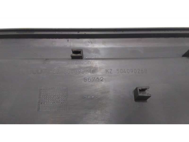 Recambio de molduras delanteras para iveco daily caja cerrada (1999 =>) 35 - c 13 caja cerrada, techo elevado referencia OEM IAM