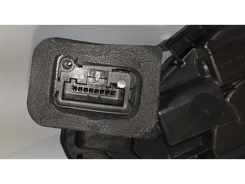 Recambio de cerradura puerta trasera izquierda para volkswagen golf vii lim. gtd bluemotion referencia OEM IAM 5K4839015R 60678 