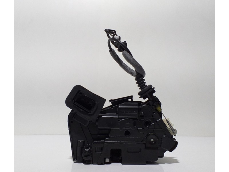 Recambio de cerradura puerta trasera izquierda para volkswagen golf vii lim. gtd bluemotion referencia OEM IAM 5K4839015R 60678 