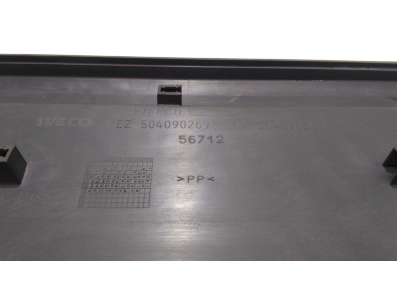 Recambio de molduras delanteras para iveco daily caja cerrada (1999 =>) 35 - c 13 caja cerrada, techo elevado referencia OEM IAM