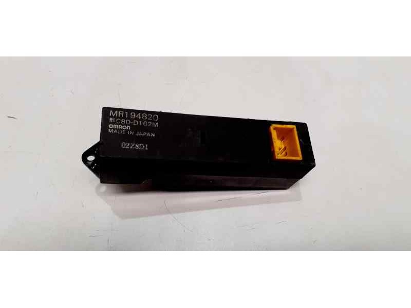 Recambio de mando elevalunas trasero izquierdo para mitsubishi montero sport (k90) 2.5 td gls referencia OEM IAM MR194820 44006 