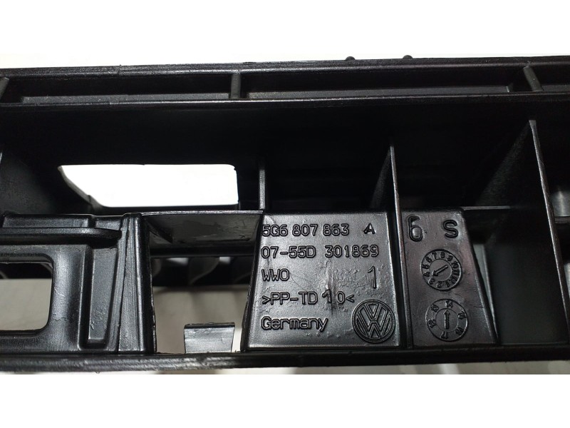 Recambio de molduras traseras para volkswagen golf vii lim. gtd bluemotion referencia OEM IAM 5G6807863A 60756 