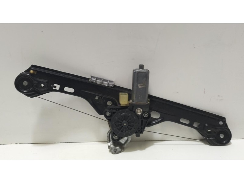 Recambio de elevalunas trasero izquierdo para mercedes-benz clase c (w203) berlina 2.7 cdi 20v cat referencia OEM IAM 0130822008