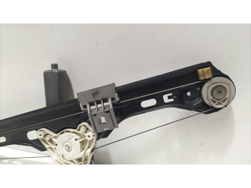 Recambio de elevalunas trasero izquierdo para mercedes-benz clase c (w203) berlina 2.7 cdi 20v cat referencia OEM IAM 0130822008