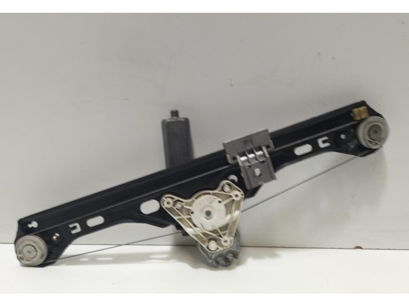 Recambio de elevalunas trasero izquierdo para mercedes-benz clase c (w203) berlina 2.7 cdi 20v cat referencia OEM IAM 0130822008