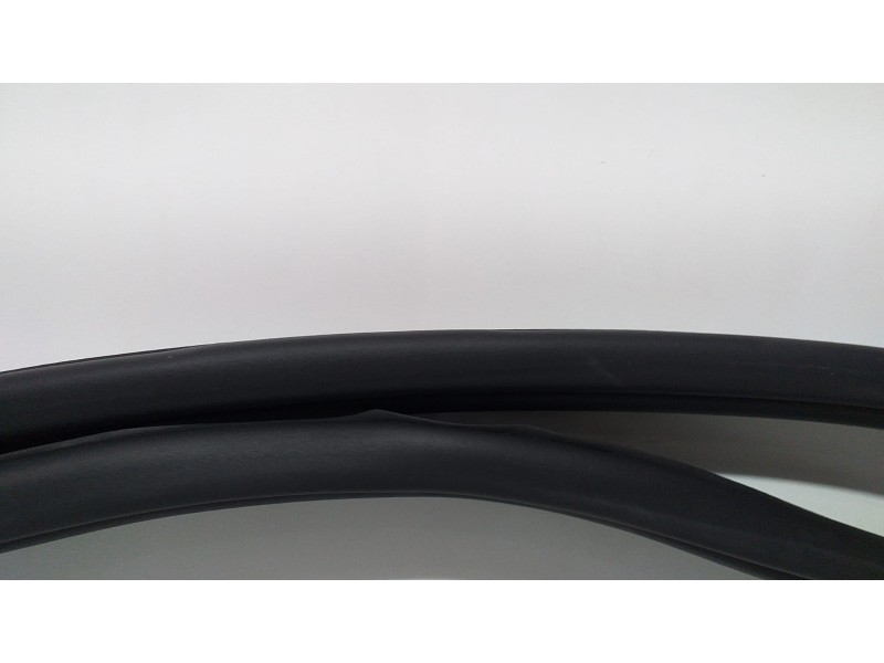 Recambio de goma contorno para volkswagen golf vii lim. gtd bluemotion referencia OEM IAM 5G6867913 60768 