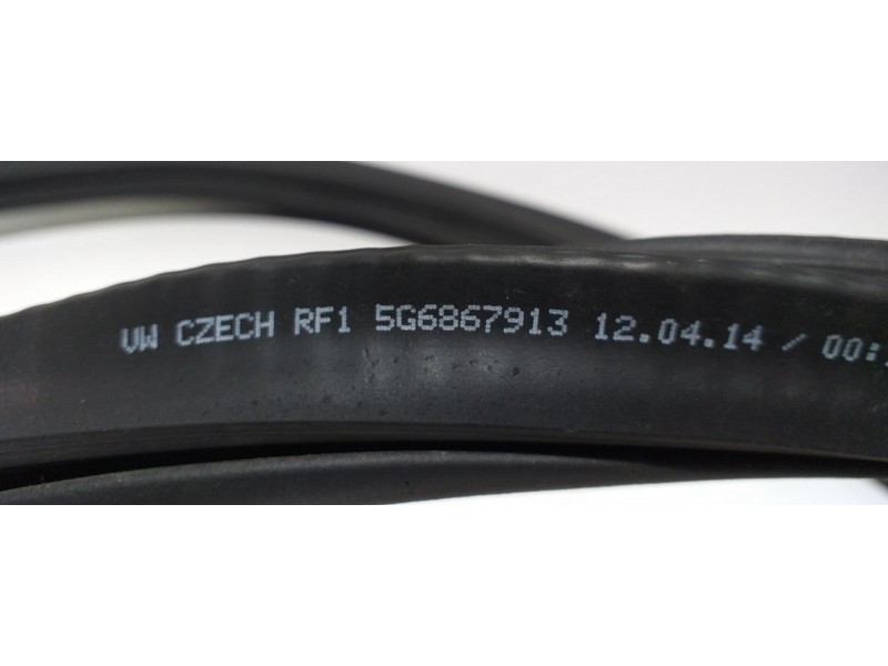 Recambio de goma contorno para volkswagen golf vii lim. gtd bluemotion referencia OEM IAM 5G6867913 60768 