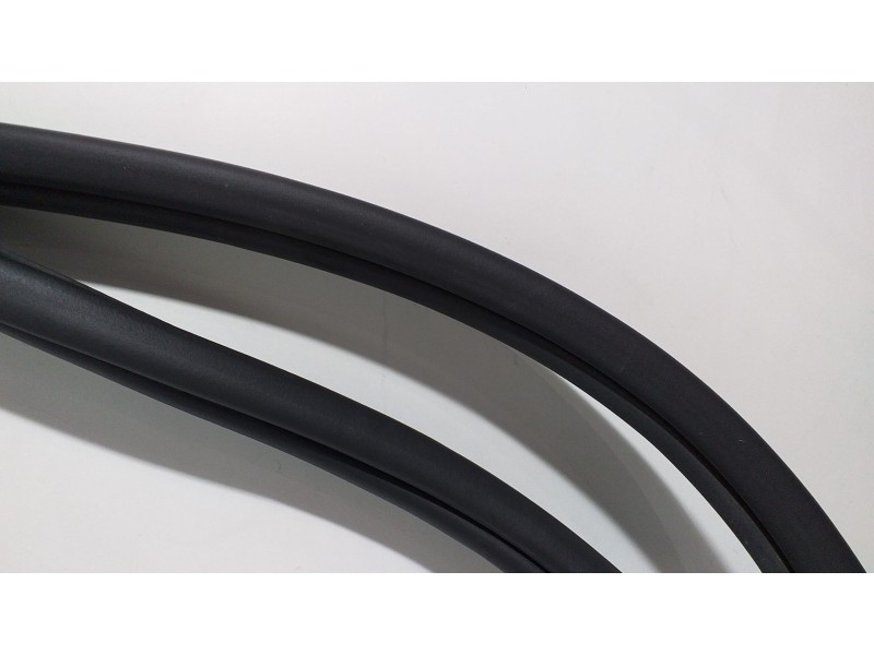 Recambio de goma contorno para volkswagen golf vii lim. gtd bluemotion referencia OEM IAM 5G6867913 60768 