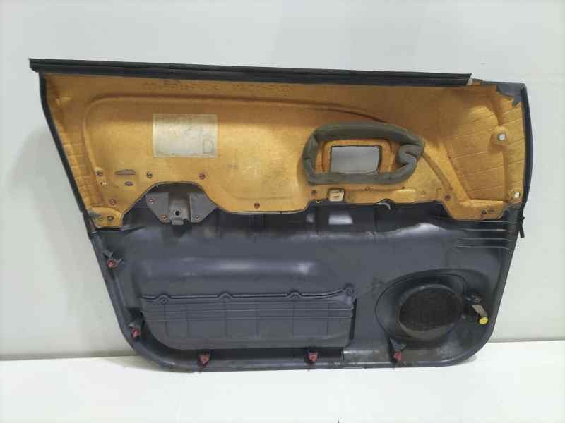 Recambio de guarnecido puerta delantera derecha para toyota land cruiser (j9) td gx (5-ptas.) referencia OEM IAM 6777760050 8166