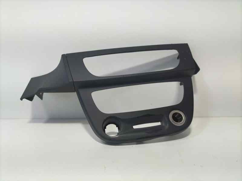 Recambio de molduras delanteras para renault megane iii berlina 5 p expression referencia OEM IAM 8675753 86420 