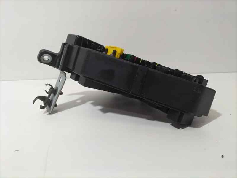 Recambio de caja reles / fusibles para hyundai tucson (jm) 2.0 crdi style referencia OEM IAM AK6510 81675 