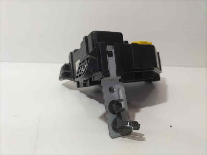 Recambio de caja reles / fusibles para hyundai tucson (jm) 2.0 crdi style referencia OEM IAM AK6510 81675 