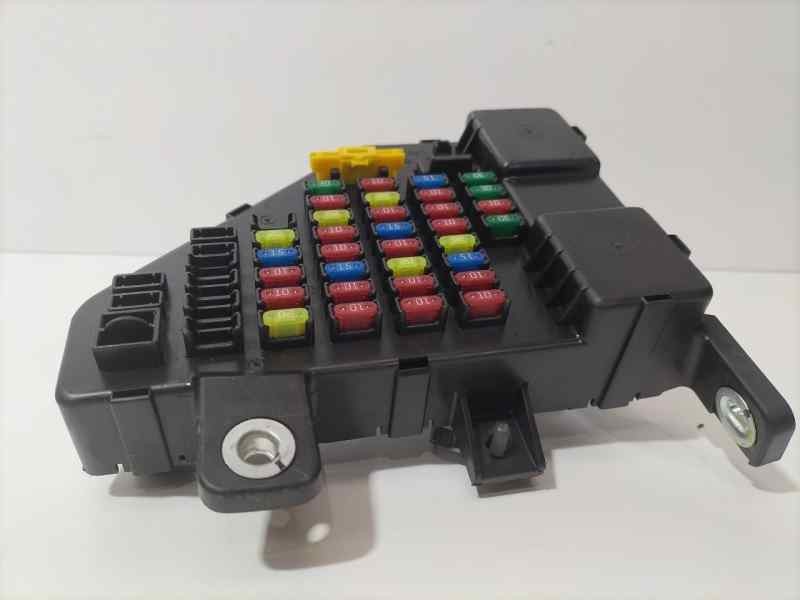 Recambio de caja reles / fusibles para hyundai tucson (jm) 2.0 crdi style referencia OEM IAM AK6510 81675 