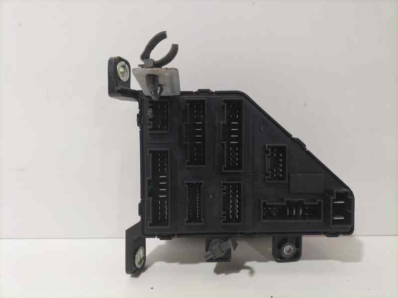 Recambio de caja reles / fusibles para hyundai tucson (jm) 2.0 crdi style referencia OEM IAM AK6510 81675 