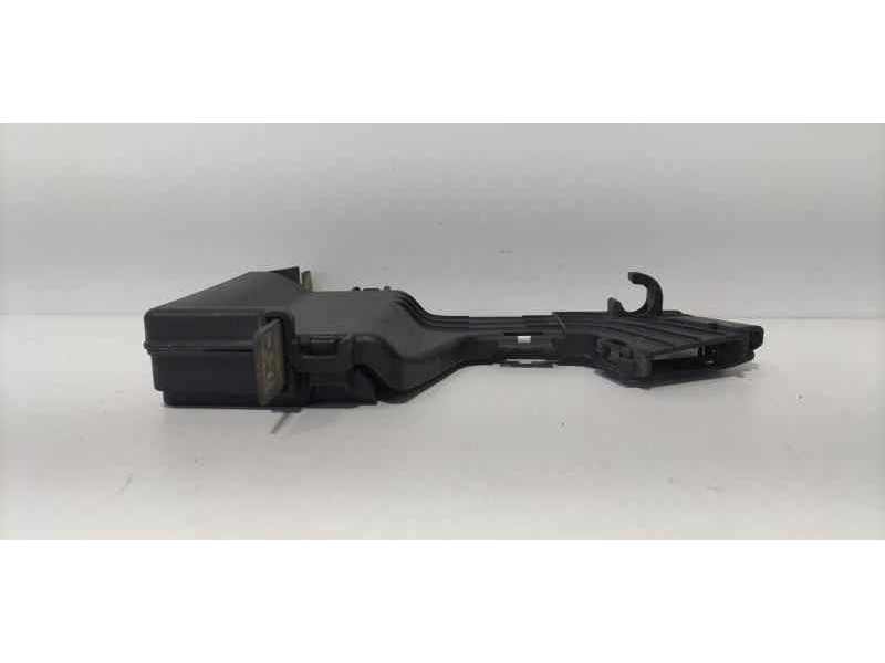 Recambio de caja reles / fusibles para renault megane iii berlina 5 p expression referencia OEM IAM K9K830 86438 