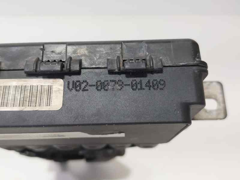 Recambio de caja reles / fusibles para renault megane iii berlina 5 p expression referencia OEM IAM K9K830 86438 