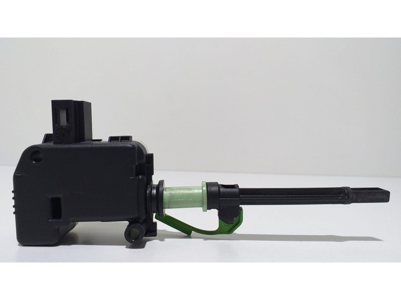 Recambio de tapa exterior combustible para volvo xc60 r-design 2wd referencia OEM IAM 86113136 57200 