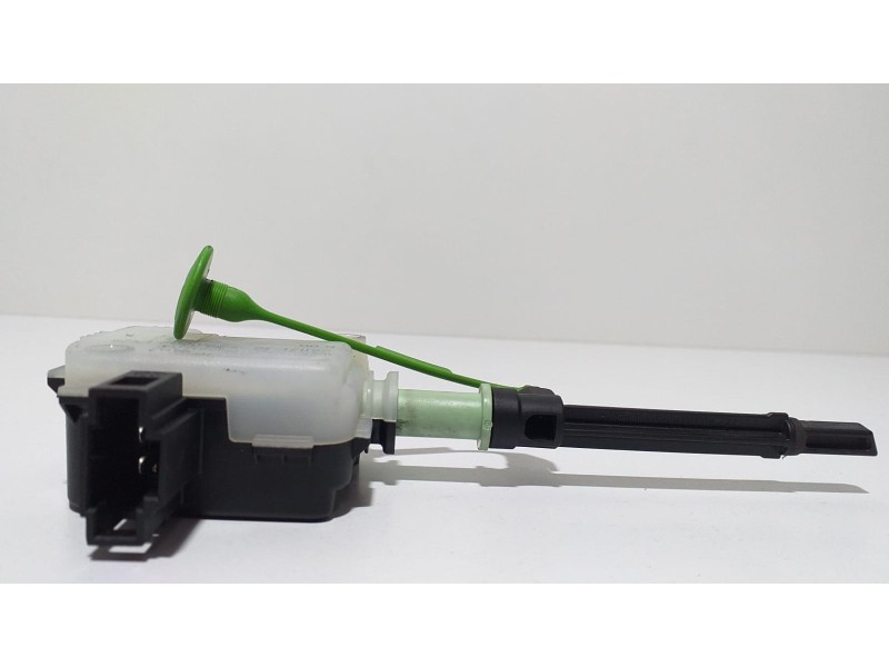 Recambio de tapa exterior combustible para volvo xc60 r-design 2wd referencia OEM IAM 86113136 57200 