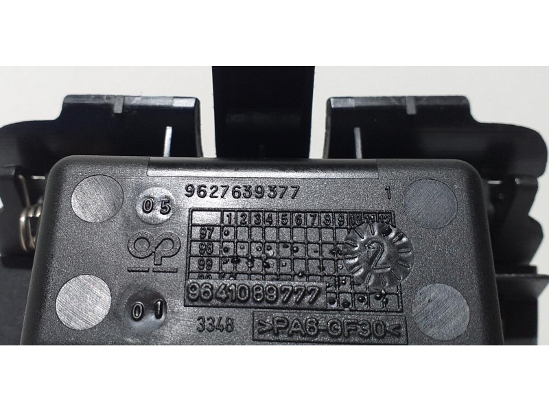 Recambio de cenicero para peugeot 206 cc cc referencia OEM IAM 9627639377 67674 