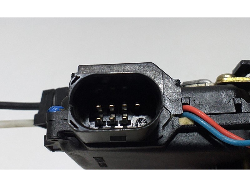 Recambio de cerradura puerta trasera derecha para audi a6 berlina (4b2) 2.5 tdi referencia OEM IAM 4B0839016B 67716 