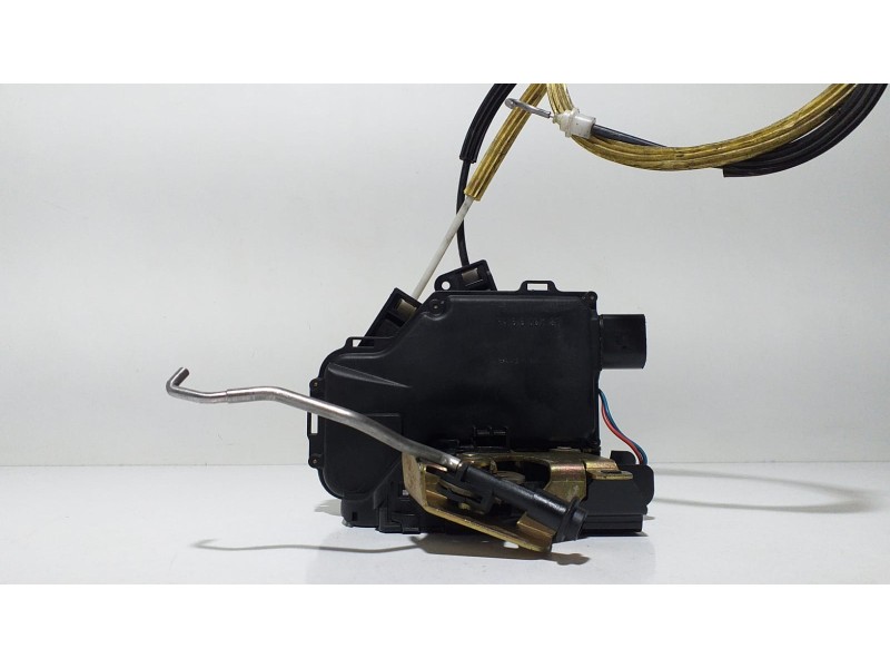 Recambio de cerradura puerta trasera derecha para audi a6 berlina (4b2) 2.5 tdi referencia OEM IAM 4B0839016B 67716 