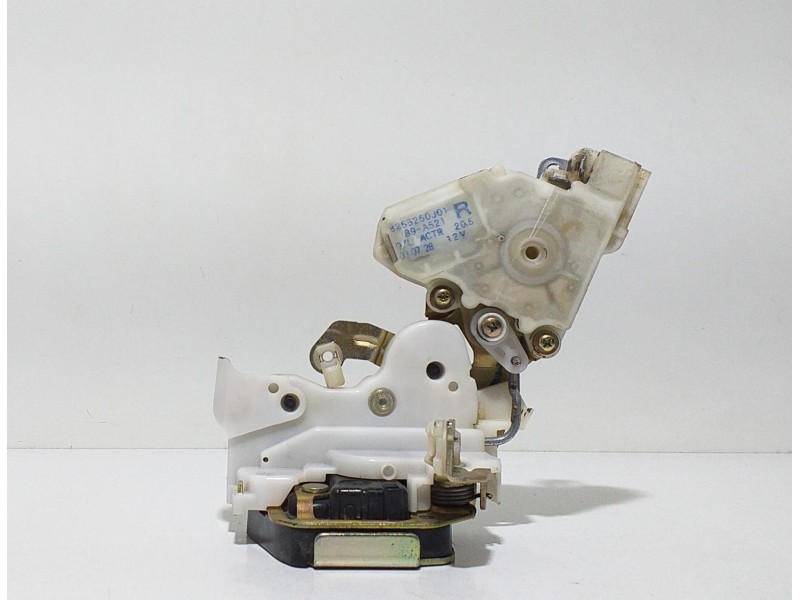 Recambio de cerradura puerta trasera derecha para nissan terrano/terrano.ii (r20) comfort referencia OEM IAM 8255250J01 67719 