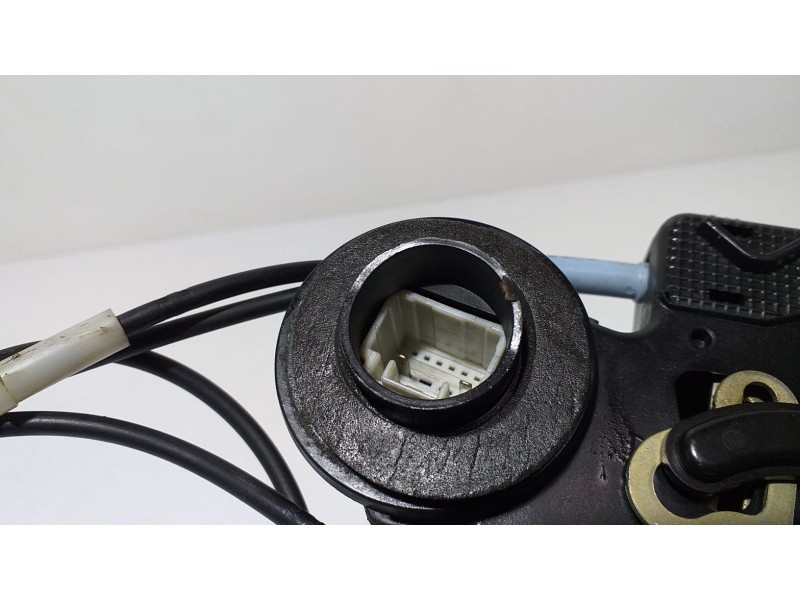 Recambio de cerradura puerta trasera izquierda para toyota corolla (e12) 2.0 d-4d linea luna berlina referencia OEM IAM 69060123